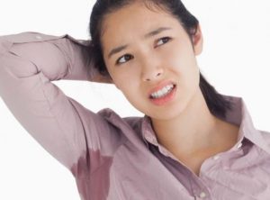 Mùi hôi nách ảnh hưởng nhiều đến cuộc sống, công việc của bạn